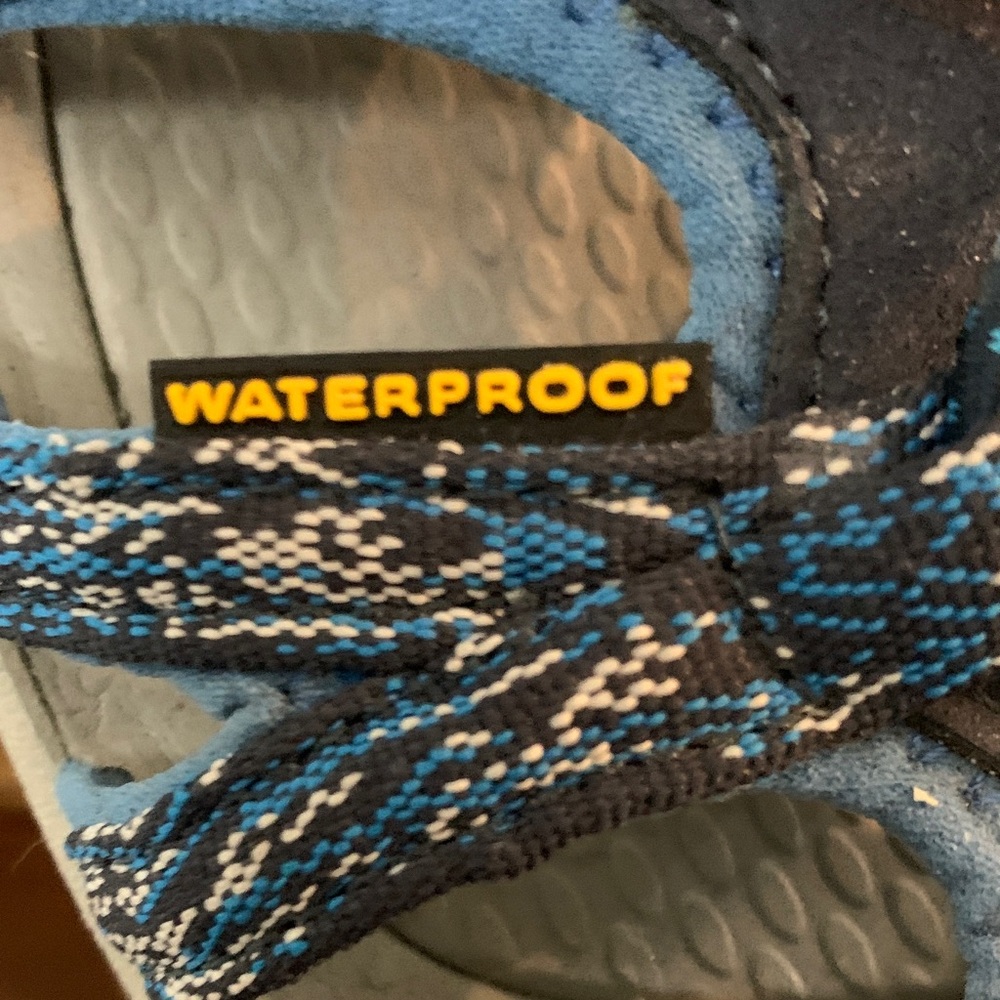 Keen Women's Navy Strappy Sandals waterproof Hiking sandals - Picture 9 of 9